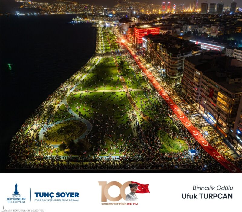 İzmir Büyükşehir Belediyesi tarafından düzenlenen “İzmir’de Cumhuriyet’in 100. Yıl Coşkusu”