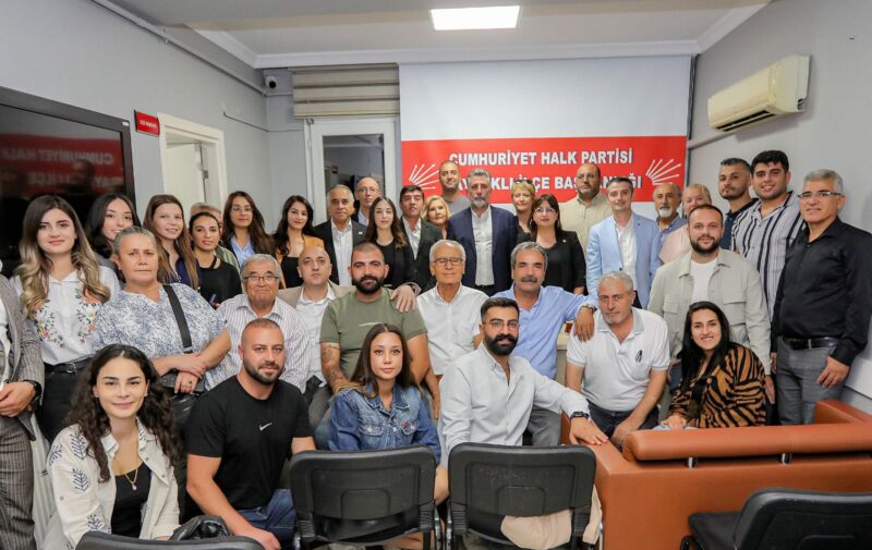 CHP Bayraklı İlçe Başkanı Didem Gültekin, ilçe binasında “Adalet ve