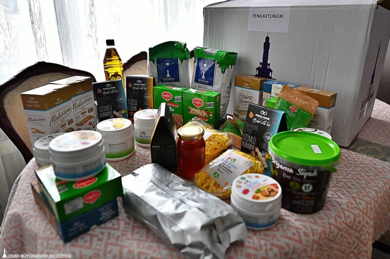 Ulaştırdığı gıda paketleriyle çölyak ve fenilketonüri hastalarının yanında olan İzmir