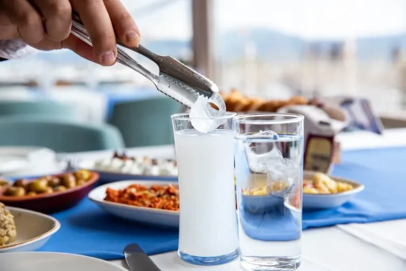 Sigara zammının ardından bir zam da alkollü içkilere geldi.