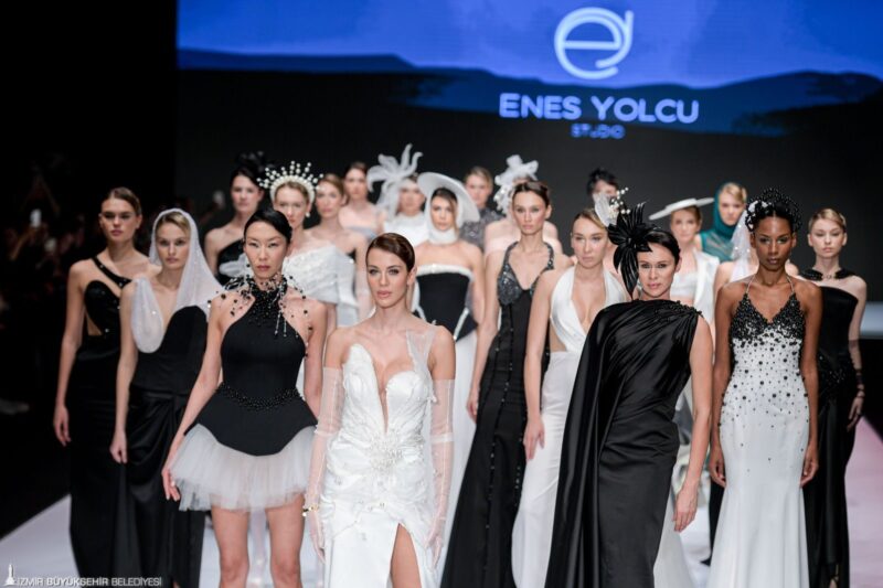 Geleceğin modasına genç tasarımcılar ile yön veren IF Wedding Fashion