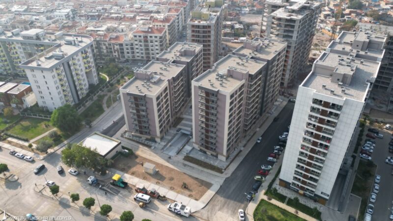 İzmir Büyükşehir Belediyesi’nin Türkiye’ye örnek şekilde yürüttüğü kentsel dönüşüm projelerinde