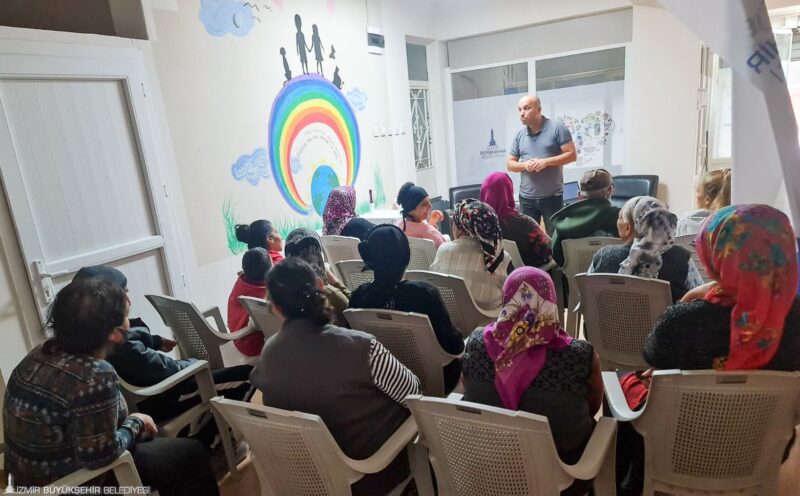 İzmir Büyükşehir Belediyesi’nin sosyal hizmet merkezleri olarak faaliyet göstermek üzere