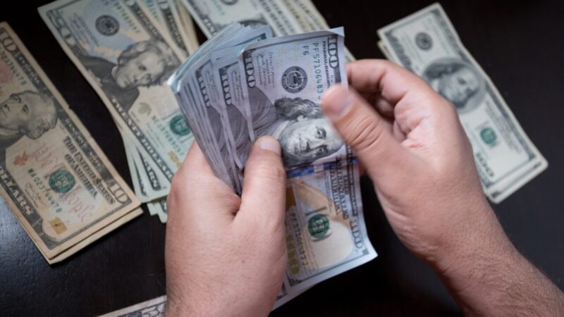 İstanbul serbest piyasada dolar 28,7600 liradan, euro 31,5030 liradan güne