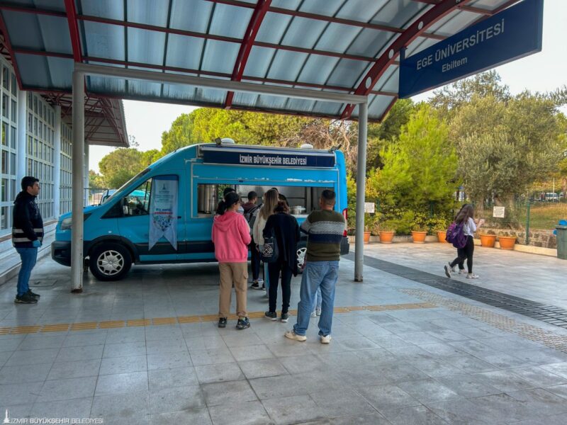 İzmir Büyükşehir Belediye Başkanı Soyer’in “Öğrenci arkadaşlarımın sabah kahvaltılarını etmeden
