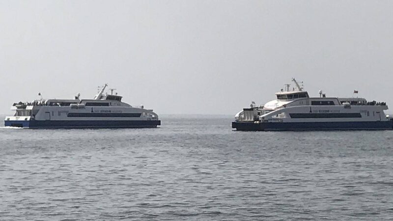 İzmir'de olumsuz hava ve deniz şartları nedeniyle arabalı vapur seferleri