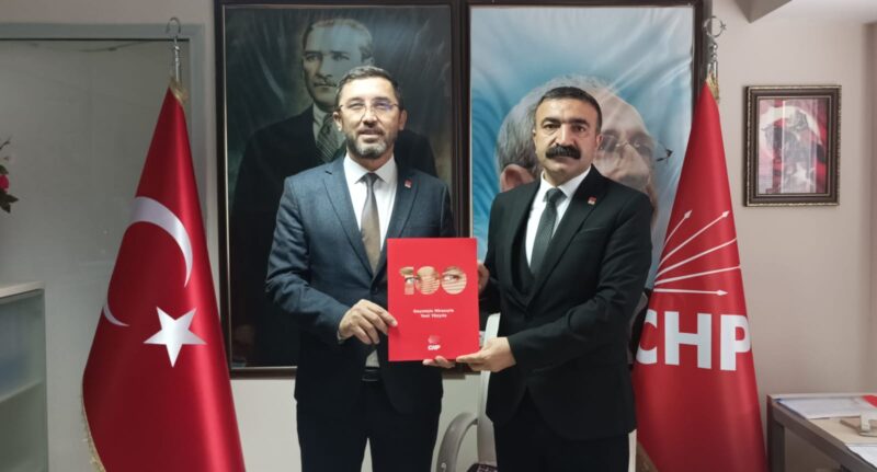 İki dönem CHP Çiğli ilçe başkanlığı yapan Özcan, Çiğli için