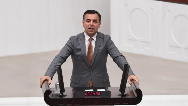 CHP kurultayında genel başkanlık seçimini Özgür Özel'in kazanması halinde mesleğini