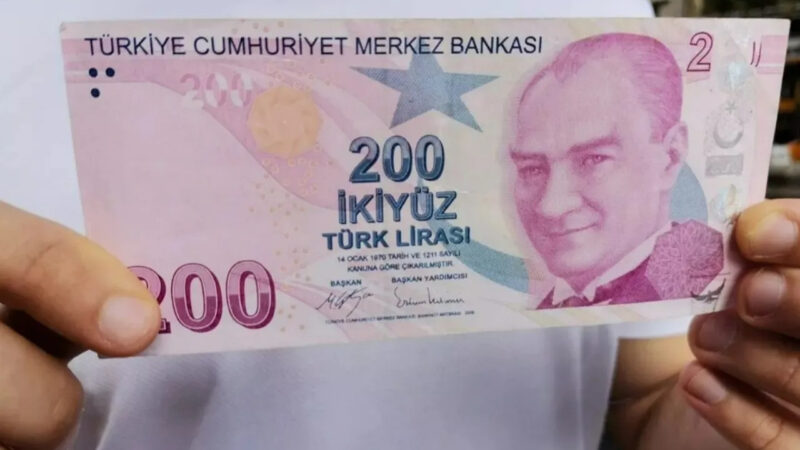 Milyonlarca emeklinin gözü 2024 zammında. İddiaya göre, hükümetin önünde kök