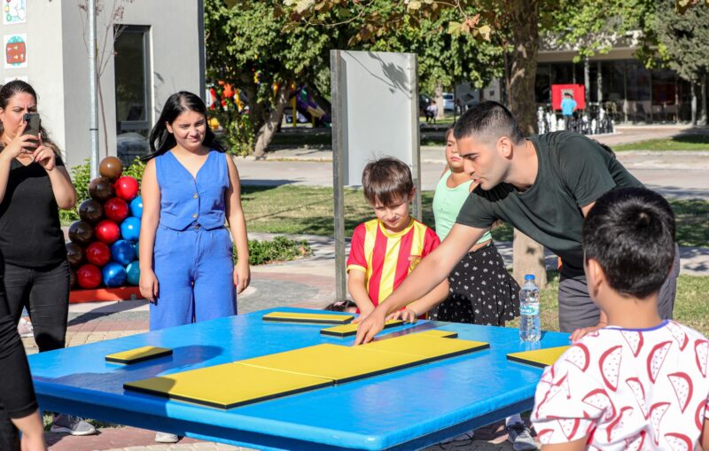 Yerel seçim öncesi verdiği tüm sözleri birer birer tutan Bayraklı