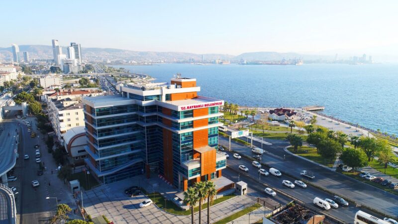 Eğitim alanındaki yatırımları ve başarılarıyla fark yaratan Bayraklı Belediyesi okul