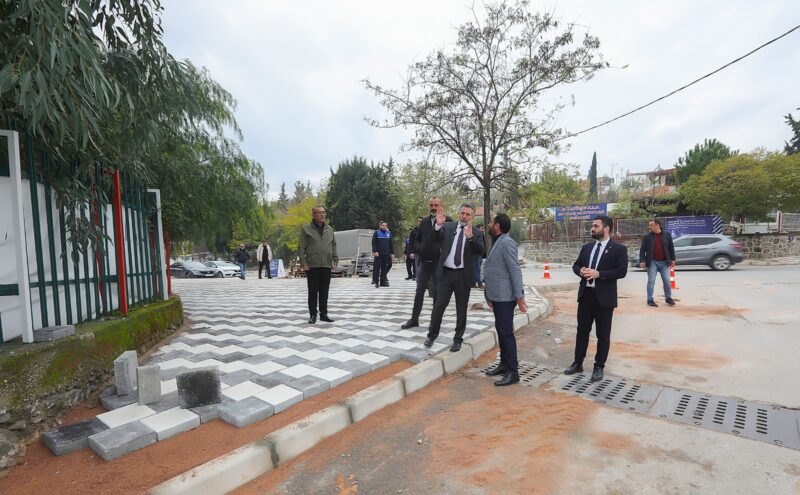 Bayraklı Belediye Başkanı Serdar Sandal, Gümüşpala ve Nafiz Gürman’da esnaf