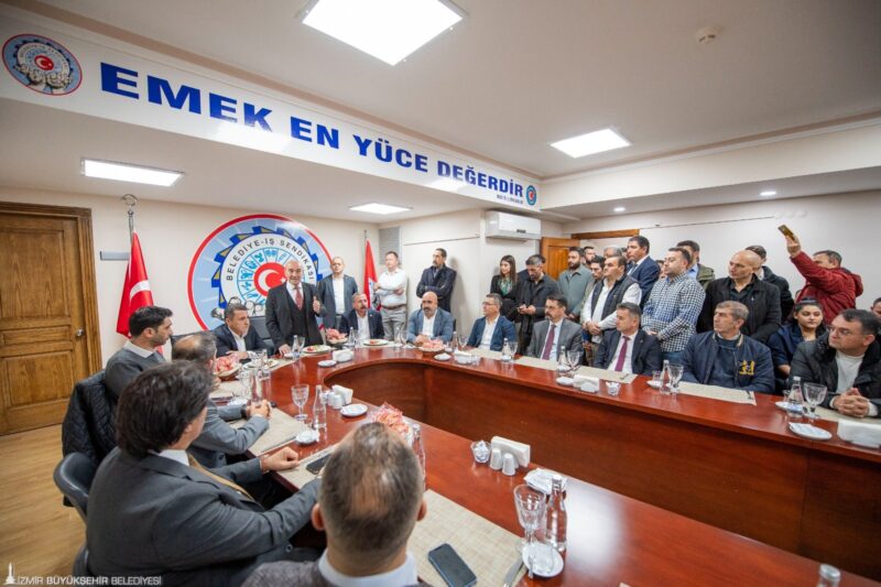 İzmir Büyükşehir Belediye Başkanı Tunç Soyer, Türk-İş’e bağlı Belediye İş