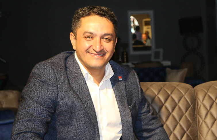 Kamuda belediye başkan adaylığı için son istifa gününde İzmir cephesinde