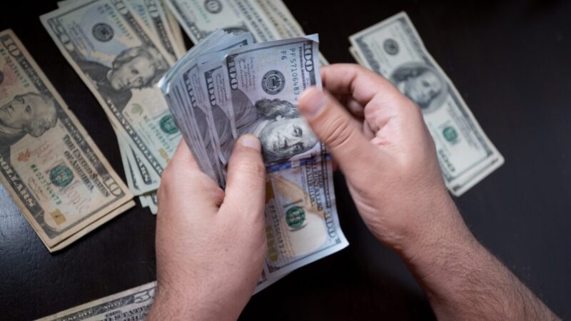 İstanbul serbest piyasada dolar 29,4190 liradan, euro 32,6880 liradan güne