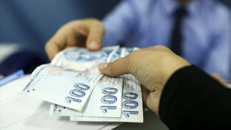 Çalışan emeklilere 5 bin TL ikramiyenin hangi tarihte yatırılacağı netleşti.