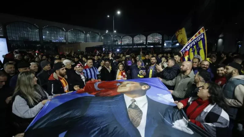 Süper Kupa'nın ileri bir tarihe ertelenmesinin ardından yurda dönen Fenerbahçe