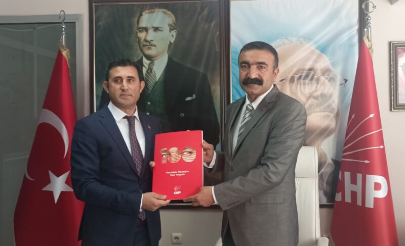 CHP Çiğli belediye başkan aday adayı Güven Dursun, başvuru dosyasını