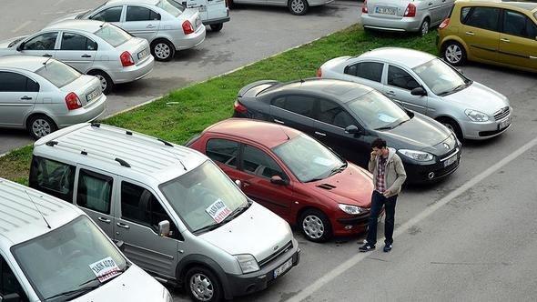 Ticaret Bakanlığı, ikinci el otomobil satışlarına getirilen kısıtlamalarda süreyi uzattı.