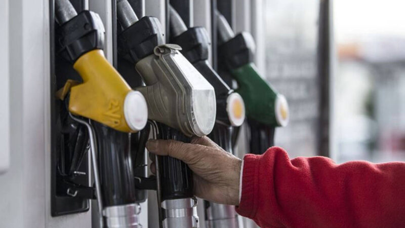 Benzine 20 Aralık 2023 itibarıyla 1 lira 49 kuruş zam