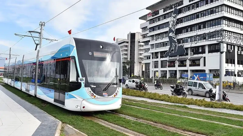 İzmir'de yılbaşı hazırlıkları tamam. Yılbaşı gecesi sokağa çıkacaklar için düzenlenen
