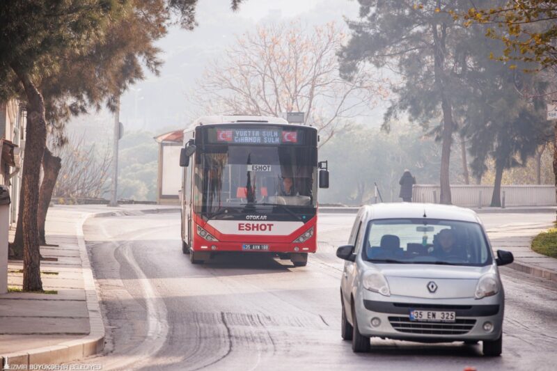 İzmir Büyükşehir Belediyesi toplu ulaşım araçlarının dijital bilgilendirme ekranlarına ulu