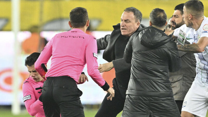 MKE Ankaragücü-Çaykur Rizespor maçının sonunda eski Ankaragücü Kulübü Başkanı Faruk