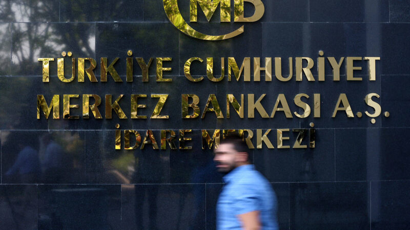 TCMB ekonomistleri, yayınladıkları blog yazılarıyla TL mevduatın göreli cazibesinin artmasıyla