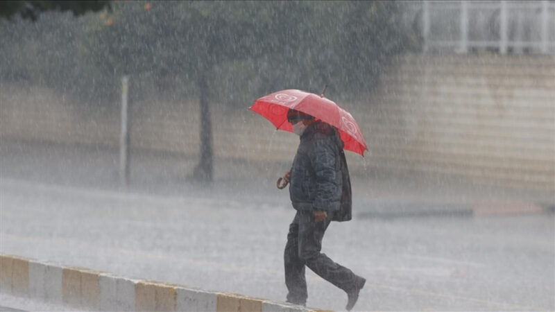 İzmir'de yağmurlu havalar geri dönüyor. Cumartesi günü yoğun bir yağmur