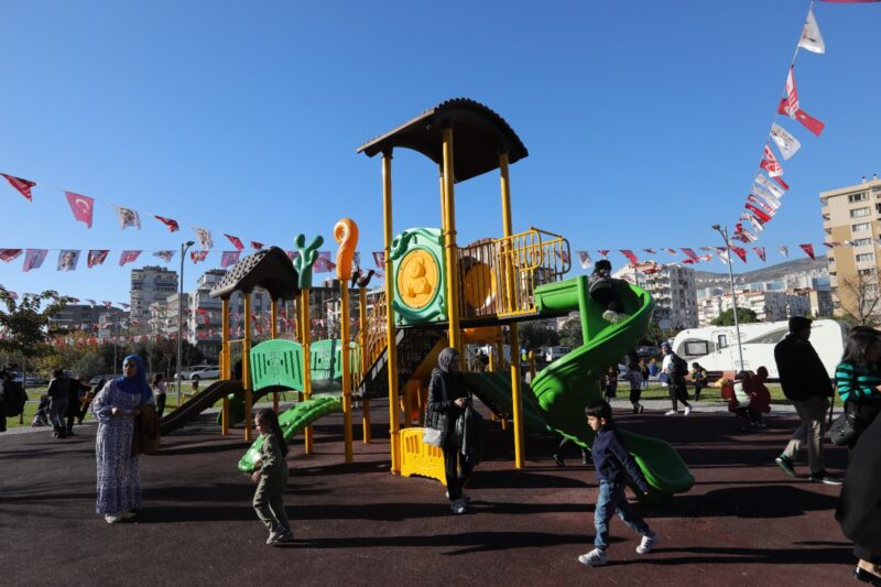 Yolları, parkları ve sosyal donatı alanlarıyla örnek olan Bayraklı’da son
