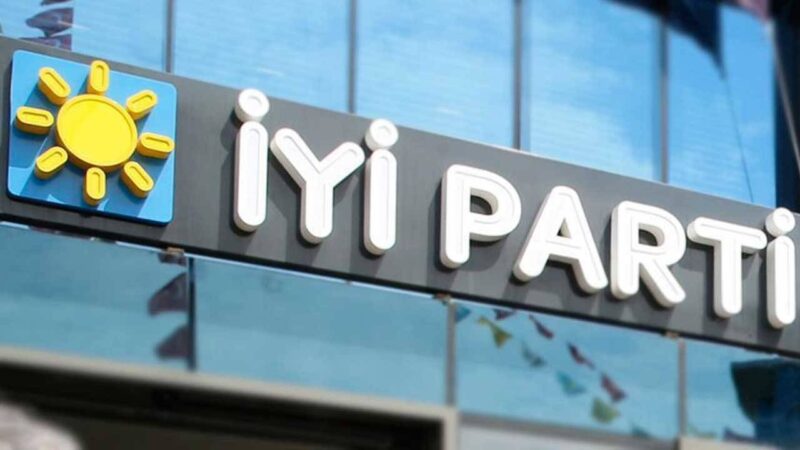 İYİ Parti Yerel Yönetimler Başkanı ve İstanbul Milletvekili Burak Akburak,