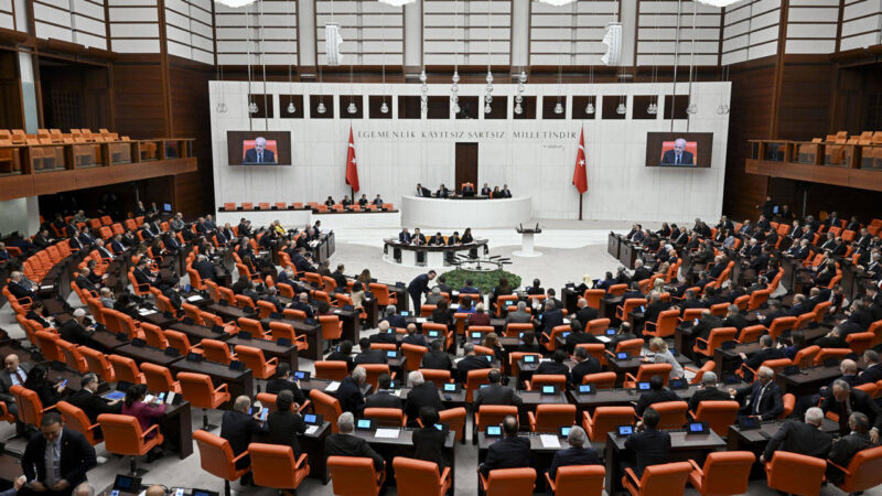 CHP’li Mahmut Tanal, evliliklerinde 25 yılı dolduran çalışmayan kadınlara emeklilik