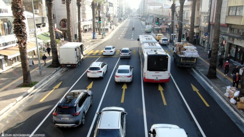 İzmir Büyükşehir Belediyesi, Kemeraltı Çarşısı’nı düzenleme çalışmalarının yanı sıra şehrin