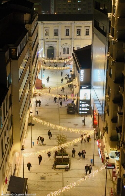 Kemeraltı’ndaki altyapı ve üst yapıya yönelik yenileme çalışmaları kapsamında düzenlenen