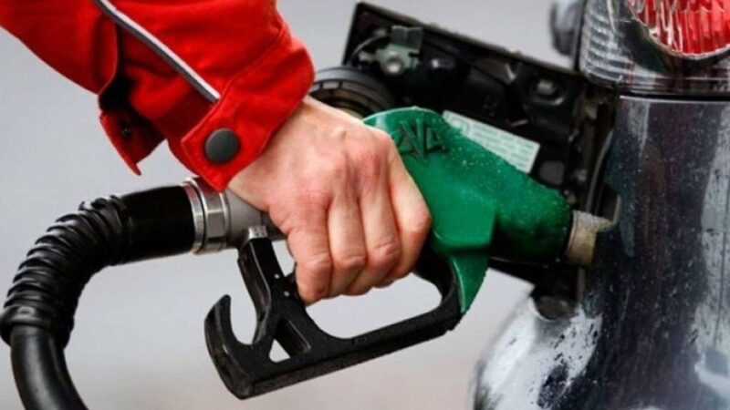 Petrol fiyatları, döviz kurları ve vergilerdeki artış, akaryakıtta zam yağmurunu