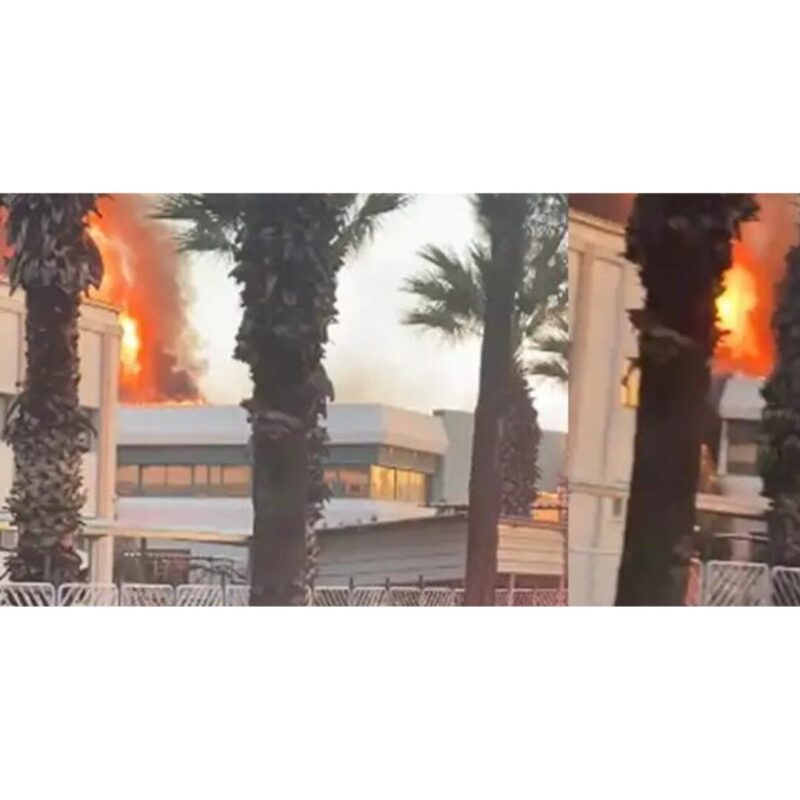 İzmir'in Çiğli ilçesinde kozmetik ürünlerinin depolandığı iş yerinde çıkan yangında