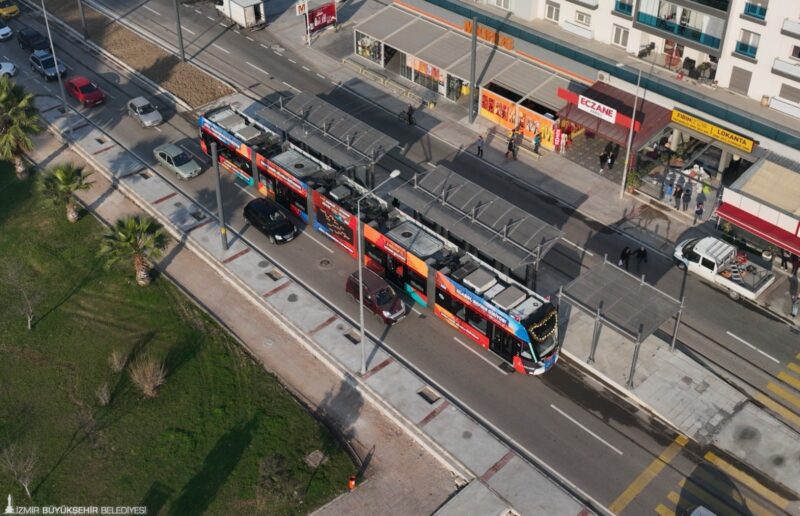 İzmir Büyükşehir Belediyesi tarafından yapımı tamamlanan Çiğli Tramvayı bugün hizmete