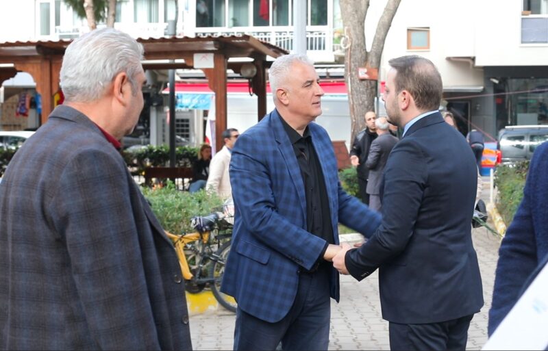 Yaklaşan yerel seçimler öncesi sokak turlarını sürdüren CHP Balçova Belediye
