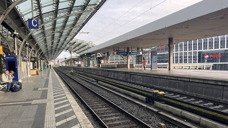 Almanya'da demiryolları işletmesi ile sendika anlaşamadı. Bu sabahtan itibaren tren