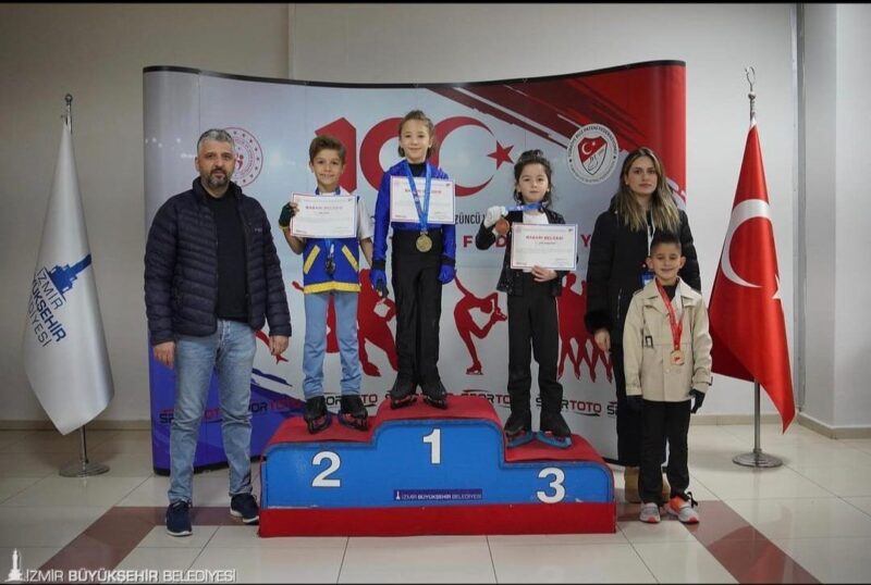 İzmir Büyükşehir Belediyesi sporcuları, Bornova Aşık Veysel Rekreasyon Alanı Buz