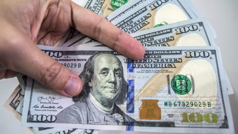 İstanbul serbest piyasada dolar 29,9370 liradan, euro 32,7790 liradan güne