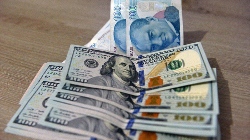 Dolar/TL, dün yatay bir seyir izleyerek önceki kapanışının hemen üzerinde