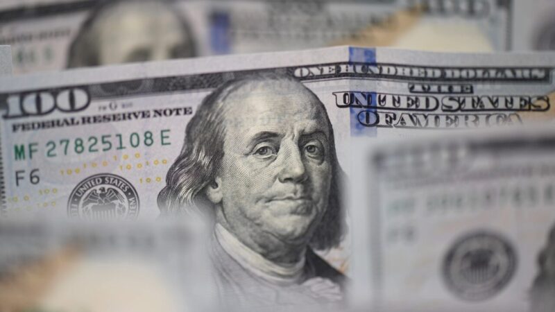 Döviz kurlarındaki yükseliş sürerken dolar/TL'de yeni rekor görüldü. İstanbul serbest
