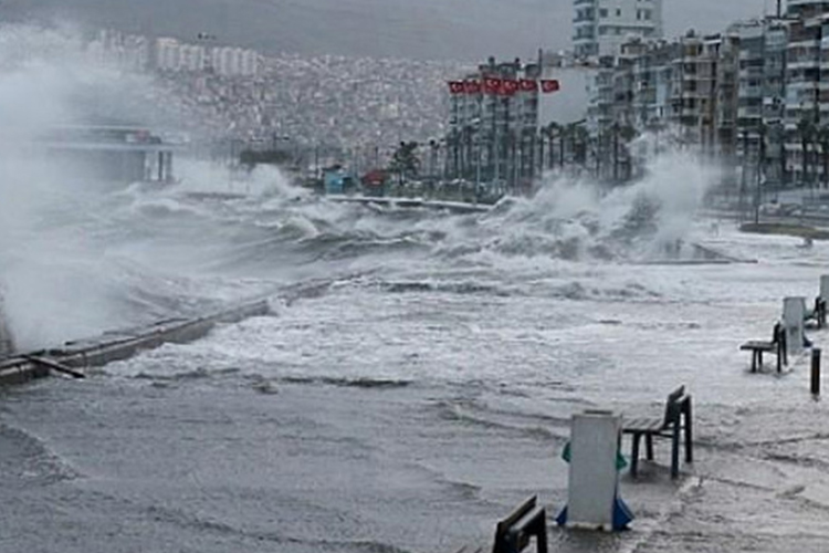 Meteoroloji Genel Müdürlüğü'nden yapılan açıklamaya göre, Ege Denizi'nin kuzeyinde yarın