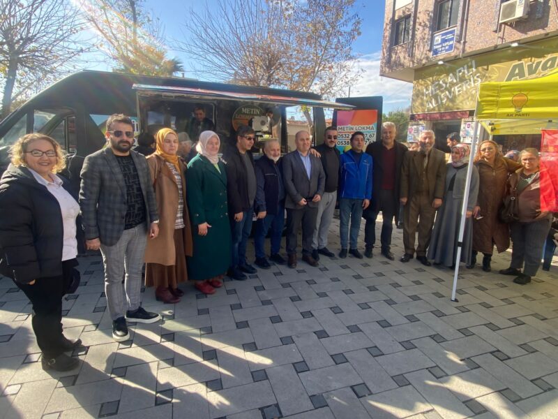 Çiğli AK Parti İlçe Teşkilatı, Kasaplar Meydanında düzenlediği anlamlı etkinlikle