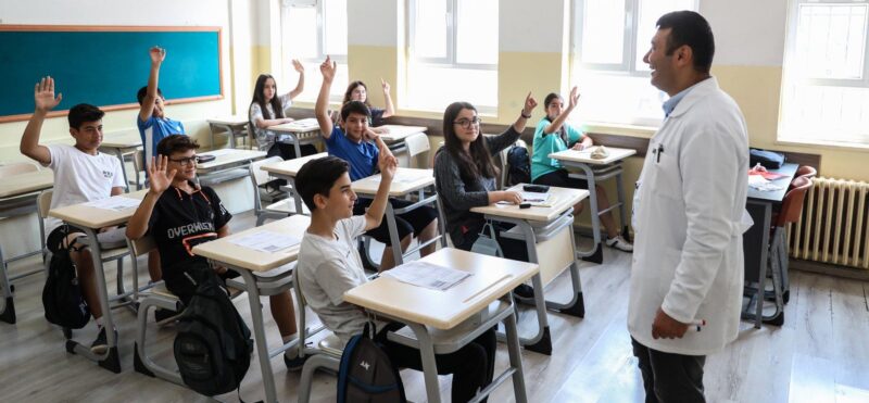 Enflasyon farkının açıklanmasından sonra memur maaş zamları da belli oldu.