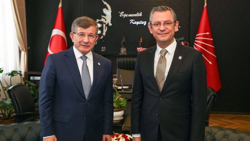 CHP Genel Başkanı Özgür Özel, Gelecek Partisi Genel Başkanı Ahmet