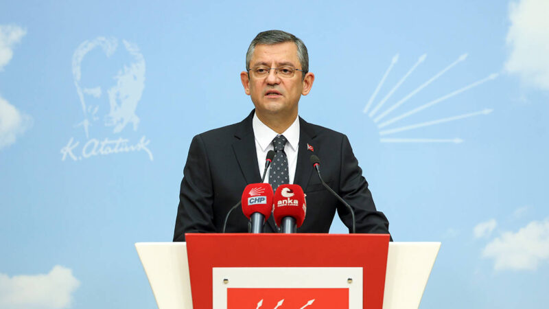 CHP Genel Başkanı Özgür Özel, bakanların katılacağı, 12 askerin hayatını