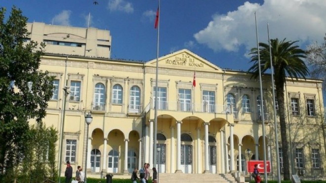 İzmir Valiliği, mülki idare amirlerinin isim ve unvanlarını kullanarak yardım