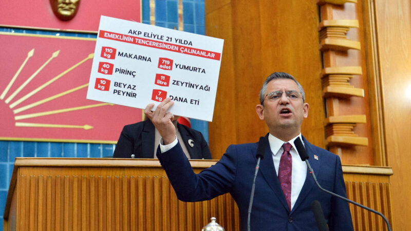 CHP lideri Özel, AKP eliyle emeklinin tenceresinden çalınanları kalem kalem